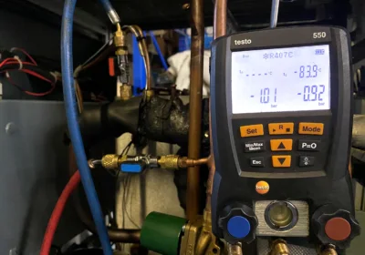 Refrigerant recovery and regeneration from chillers