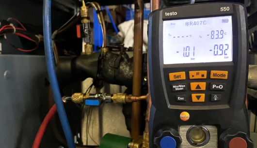 Refrigerant recovery and regeneration from chillers